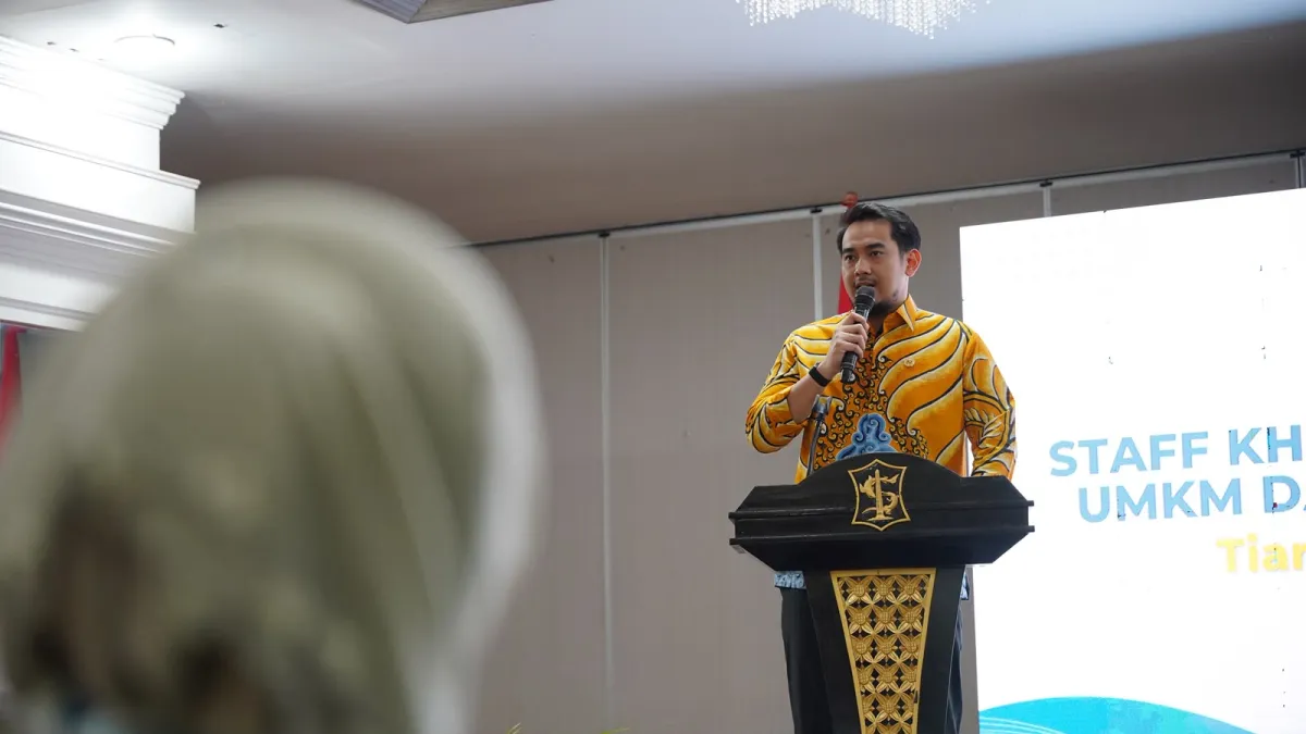 Staf Khusus Presiden Bidang UMKM dan Teknologi Digital Tiar Karbala menyampaikan materi dalam Workshop AI for UMKM with Canva.