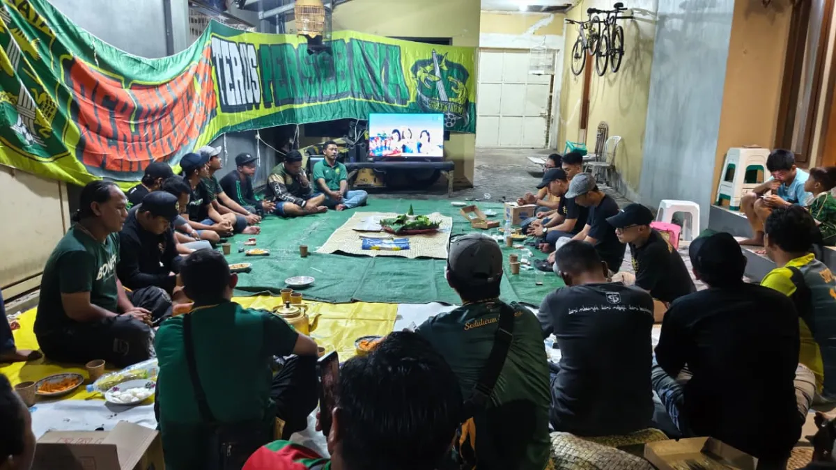Bonek Green Army Rayakan 17 Tahun, Cak Pur Yakin Persebaya Juara Liga 2026